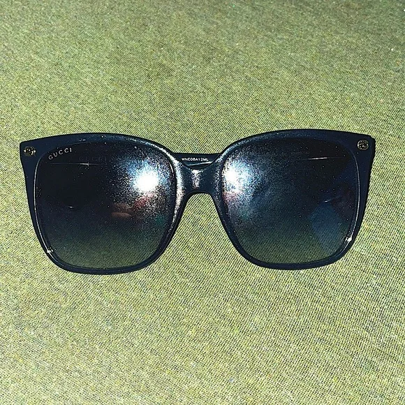 Gucci | Accessories | Like New Gently Used Gucci Sunglasses  display picture 2